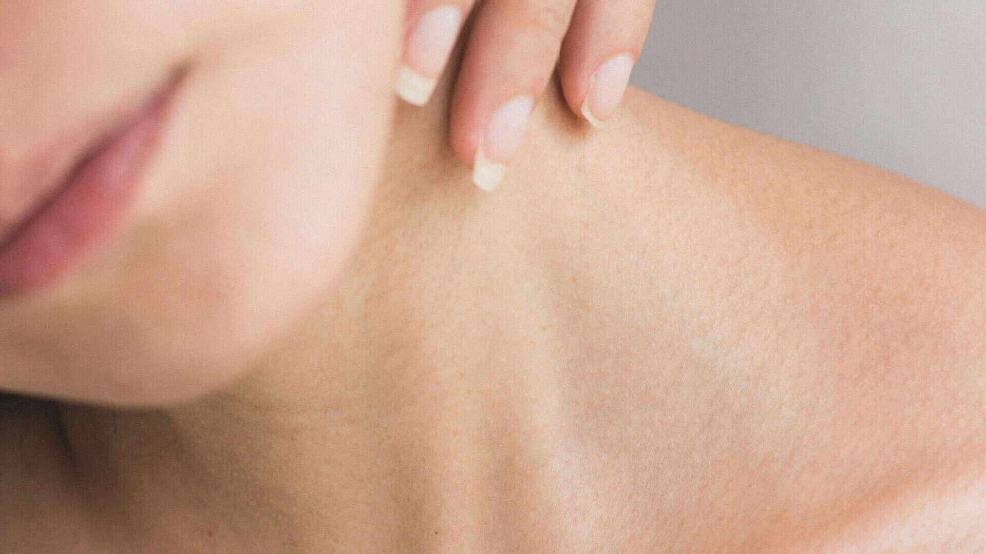 その姿勢が原因かも?毎日の習慣で美しい首へ!