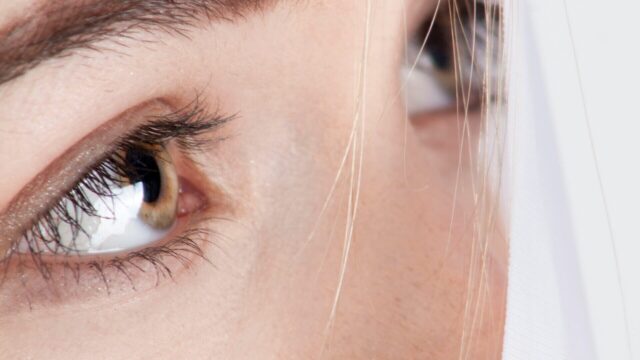 目の充血が続くのはなぜ？赤み知らずの透明eyeのつくり方